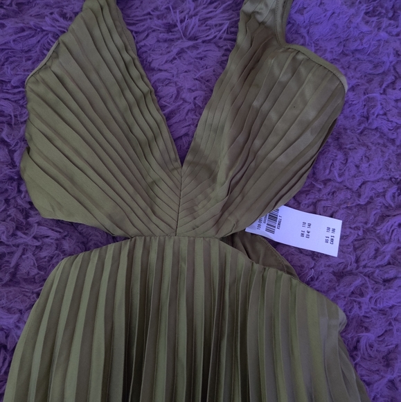 Green Dress - Picture 6 of 6